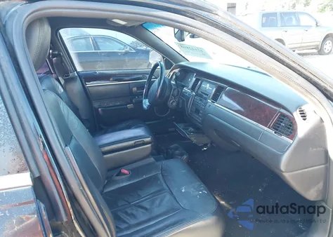 2011 Lincoln Town Car Executive L z USA, uszkodzony, nr VIN 2LNBL8EV7BX754824